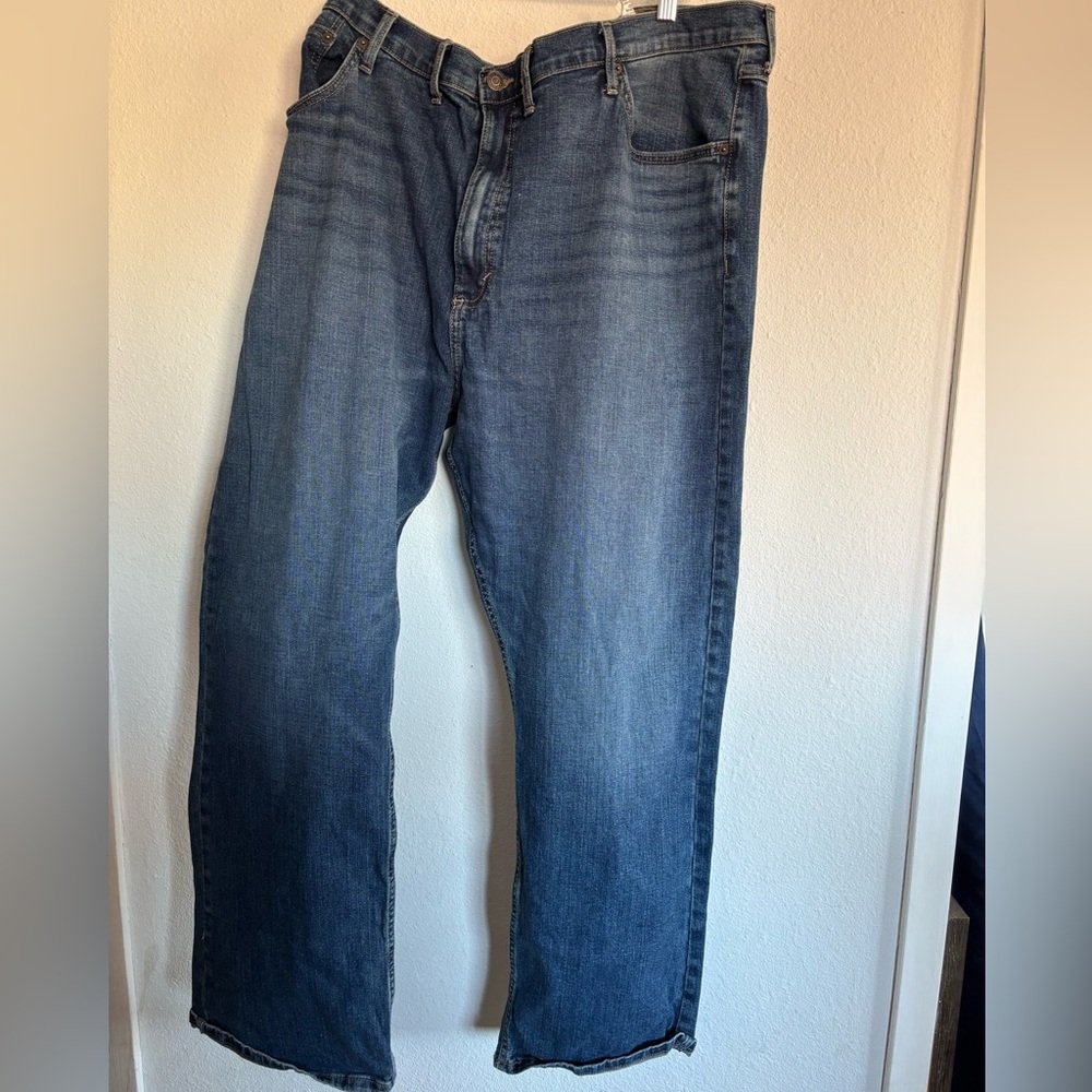 Wrangler Men's Relaxed Fit Blue Jeans